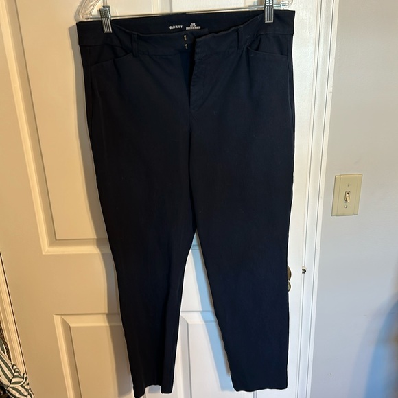 Old Navy High Rise Pixie Pant - Picture 1 of 4